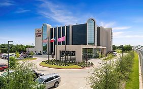 Crowne Plaza Suites Arlington By Ihg